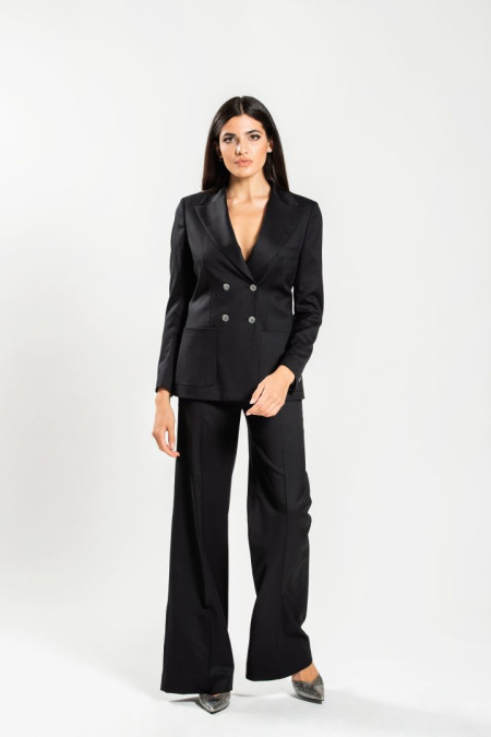 Women’s suit in black light wool