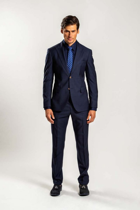 Suit in blue micro patterned fabric