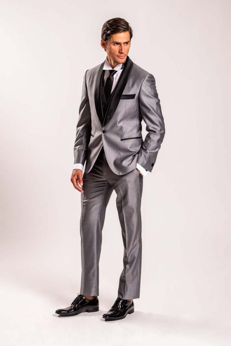 Shawl lapel tuxedo with contrasting vest