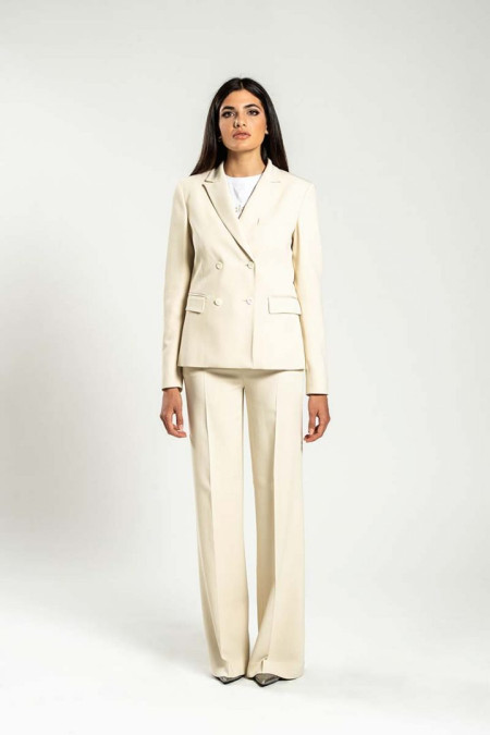 Crêpe fabric women’s suit with double breasted jacket